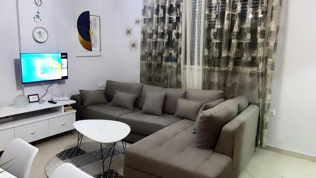 Mirela's By The Sea Апартаменти